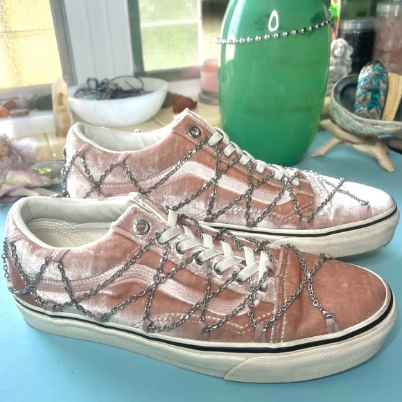 Vans Shoes - 🧿NWOB🧿Vans Pink velvet x Sandy Liang velvet laced chain sneakers/Size women 10